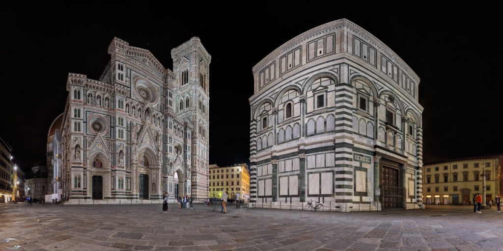 Panorama an der Piazza del Duomo bei Nacht