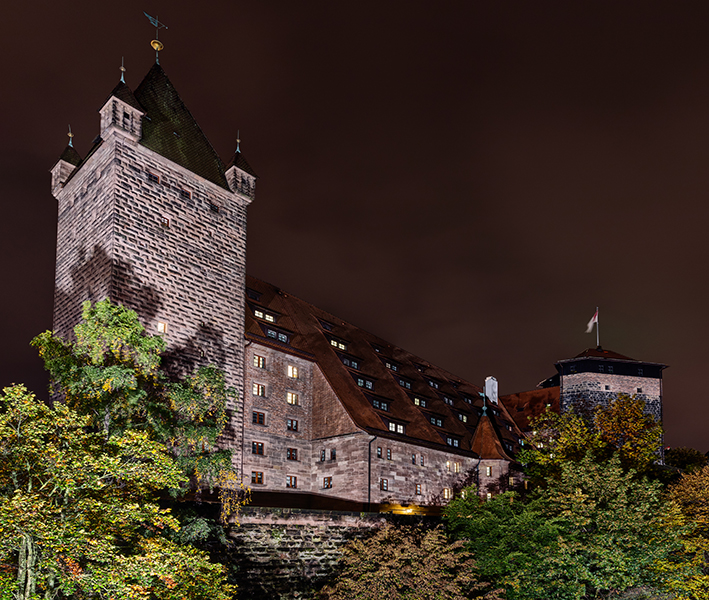 Rückseite der Kaiserburg bei Nacht