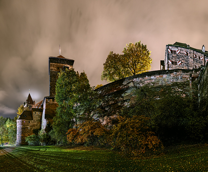 Rückseite der Kaiserburg bei Nacht