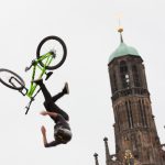 Ein Fahrer beim Red Bull District Ride