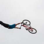 Ein Fahrer beim Red Bull District Ride